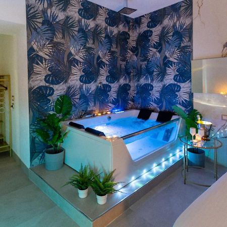Mazzini Luxury Jacuzzy Suite Catania Exterior photo